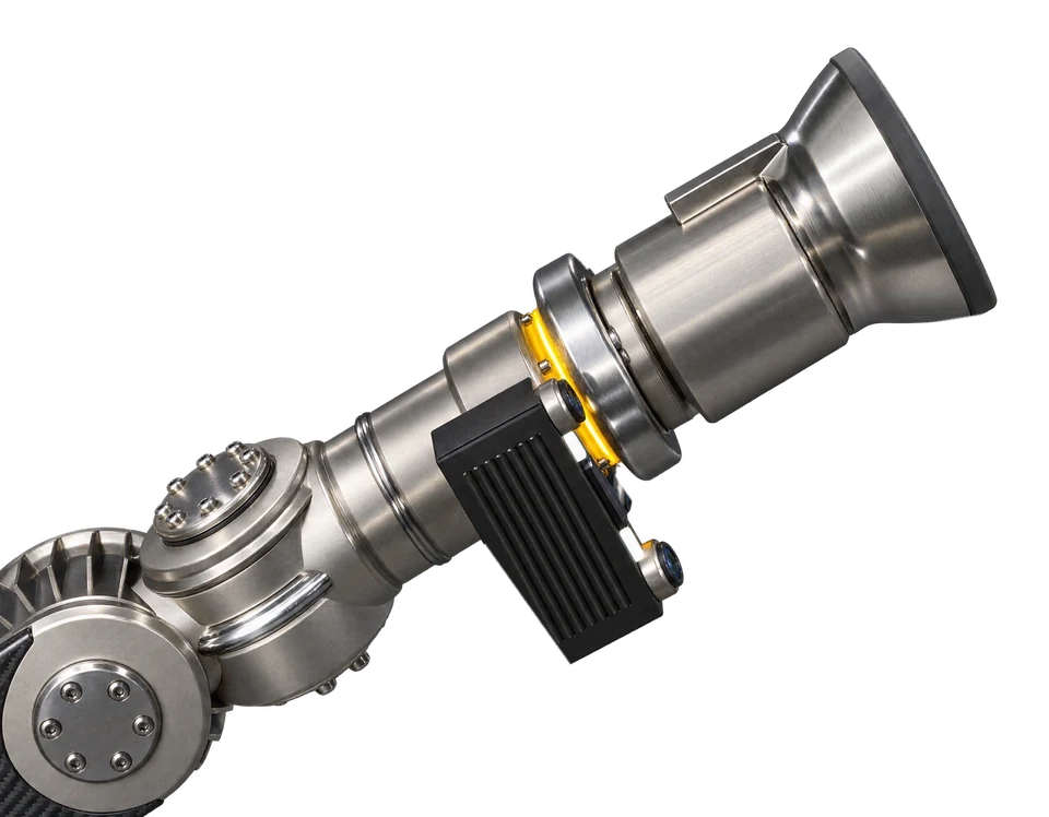 The Roam wrist with the pressure refuel coupling seated on its locking ring